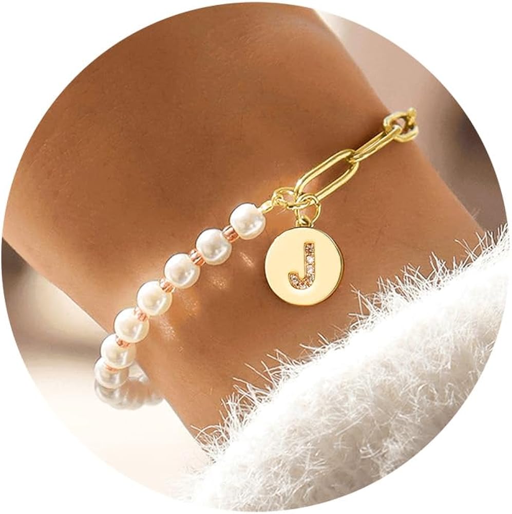 Turandoss Initial Pearl Bracelets for Women - Dainty Gold Bracelets for Women Teen Girls Gifts Personalized Gold A-Z Initial Charm Paper Clip Chain Pearl Bracelets for Girls Bridesmaid Wedding Gifts